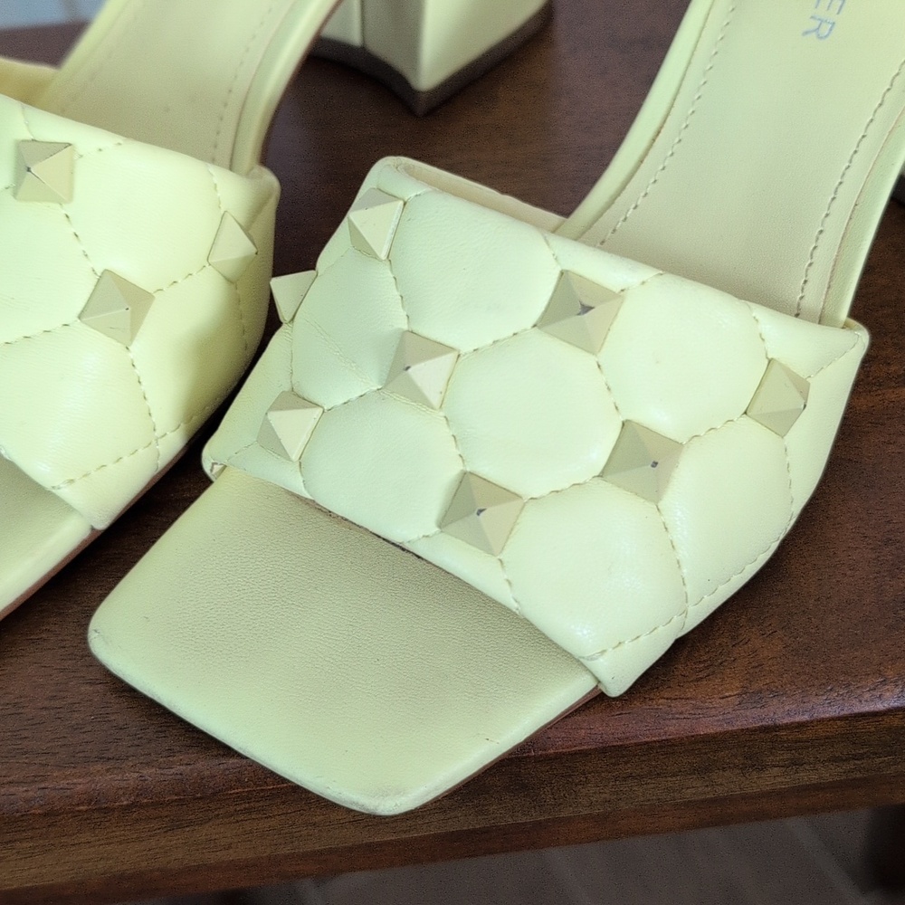Marc Fisher Lemon Quilted  Spiked Block Heel Mule Shoes Size 7 - Picture 3 of 8